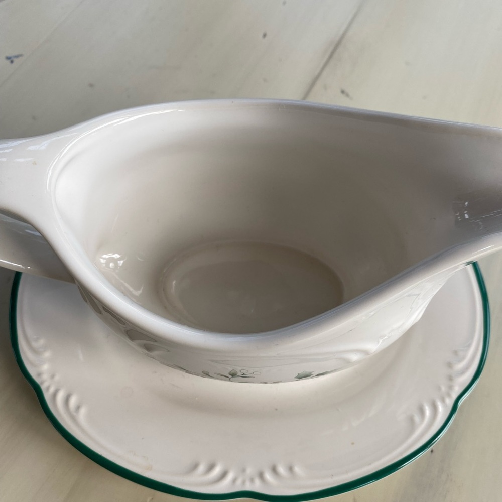 VTG Pfaltzgraff Winterberry Holiday 🎄 Gravy Boat - Picture 3 of 12